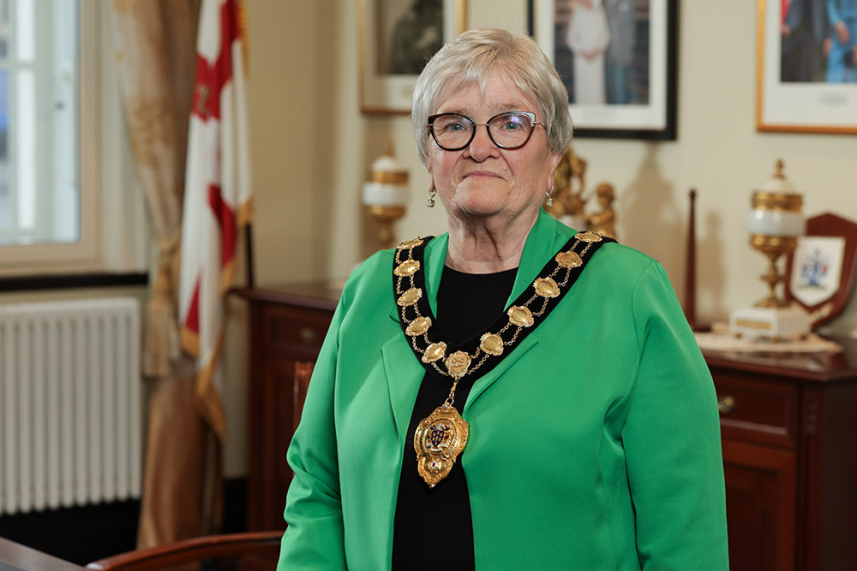 Mayor congratulates recipients of New Year Honours image